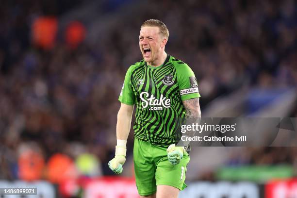 Jordan Pickford of Everton celebrates after Alex Iwobi scores the team's second goal during the Premier League match between Leicester City and...