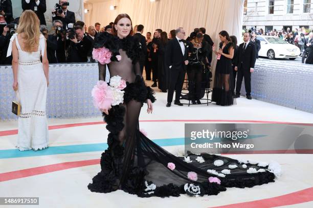 Karen Elson attends The 2023 Met Gala Celebrating "Karl Lagerfeld: A Line Of Beauty" at The Metropolitan Museum of Art on May 01, 2023 in New York...
