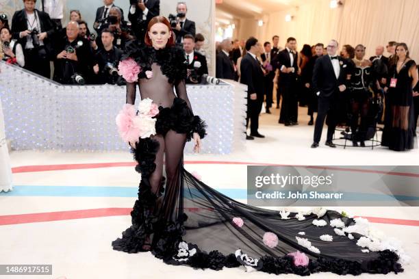 Karen Elson attends The 2023 Met Gala Celebrating "Karl Lagerfeld: A Line Of Beauty" at The Metropolitan Museum of Art on May 01, 2023 in New York...