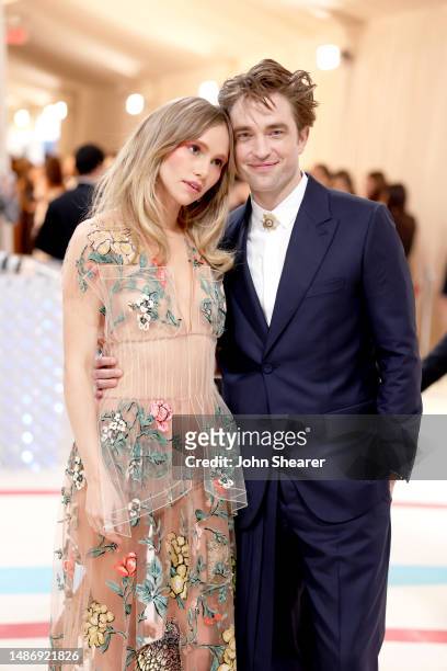 Suki Waterhouse and Robert Pattinson attend The 2023 Met Gala Celebrating "Karl Lagerfeld: A Line Of Beauty" at The Metropolitan Museum of Art on May...