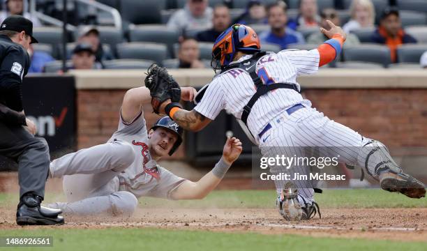 Sean Murphy of the Atlanta Braves beats the tag from Francisco Alvarez of the New York Mets to score a run in the sixth inning in game two of a...