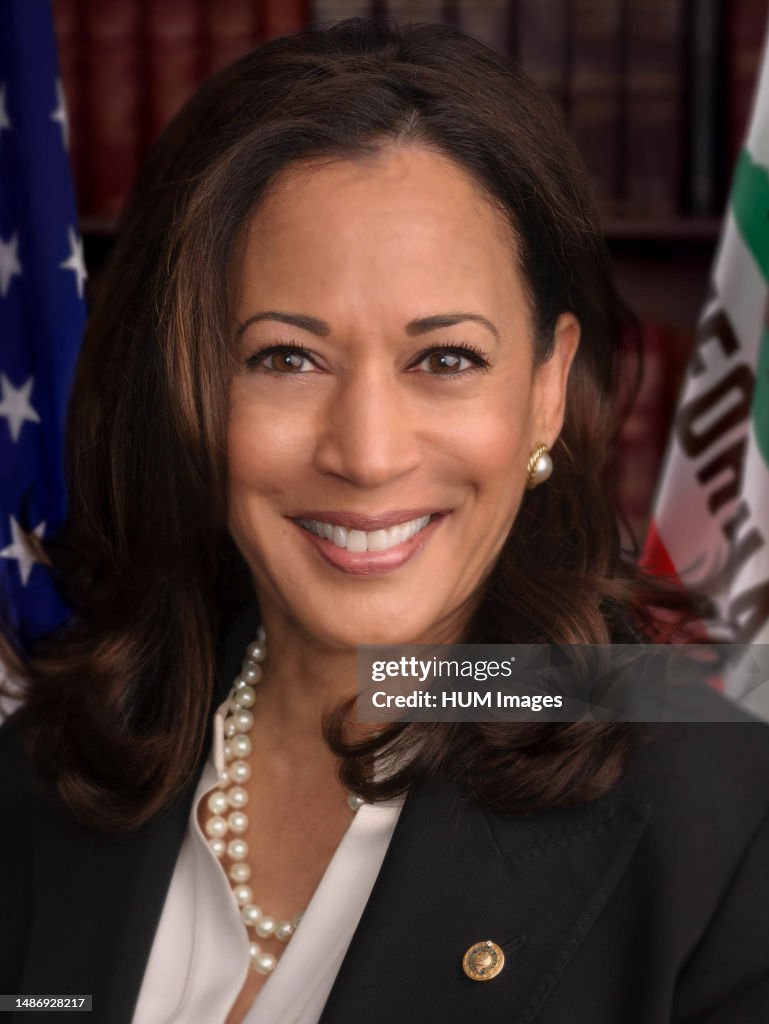 Official headshot of United States Senator Kamala Harris (D-CA) ca. 12 May 2017