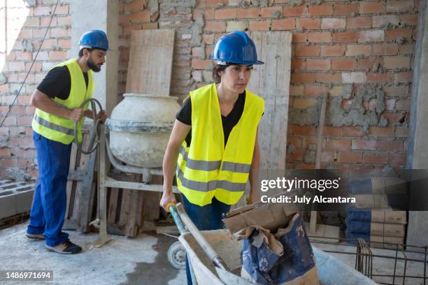 house construction couple of construction workers build a house - pedreiro imagens e fotografias de stock