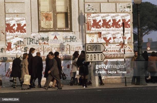 Series Portugal, election campaign/street scenes in Lisbon ; street scenes with election posters politics, elections, The Netherlands, 20th century...