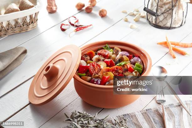 cooked beef stew on table - stoofvlees stockfoto's en -beelden