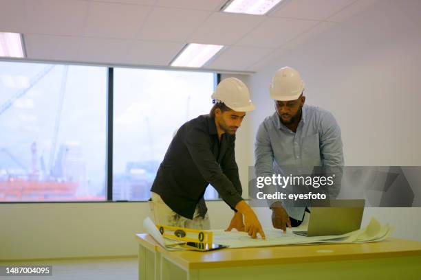 High Level Engineer 15,677 High Level Meeting Stock Photos, High-Res Pictures, and Images ...