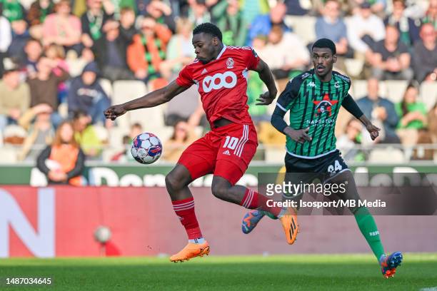 April 29 : Noah Chidiebere Ohio of Standard fighting for the ball with Jean Harisson Marcelin of Cercle during the Jupiler Pro League season 2022 -...
