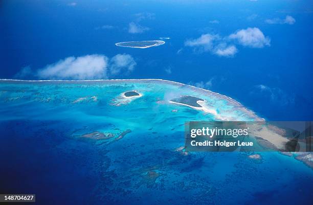 aerial of islands near tongatapu island. - tonga photos et images de collection