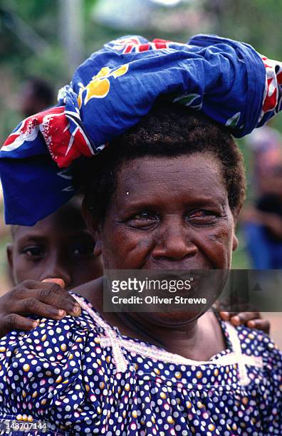 portrait of a woman selling shellfish at rabaul market. - papua new guinea market stock pictures, royalty-free photos & images