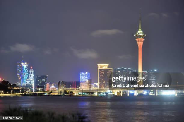 night view of macau sightseeing tower - zhuhai foto e immagini stock