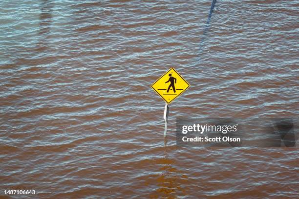 Missisuaga Floating Warning Sign 138 Mississippi Road Sign Stock Photos, High-Res Pictures, and Images ...