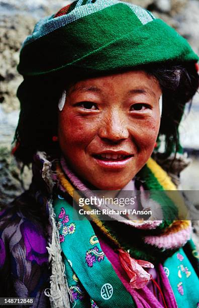 portrait of tibetan woman. - bazar namche imagens e fotografias de stock