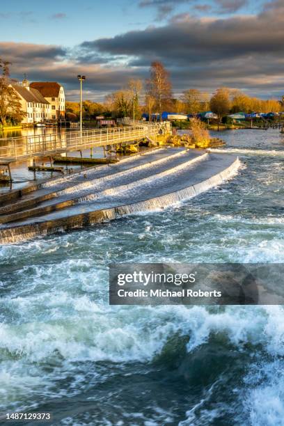 walkway at hambleden weir on the river thames in henley on thames - henley on thames stock pictures, royalty-free photos & images