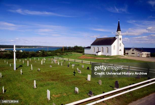Magpie, Duplessis, Saint Lawrence River, Quebec, Canada.