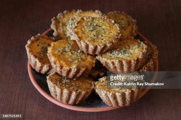 sweet potatoe tartlets with hemp seeds - baked sweet potato stock-fotos und bilder