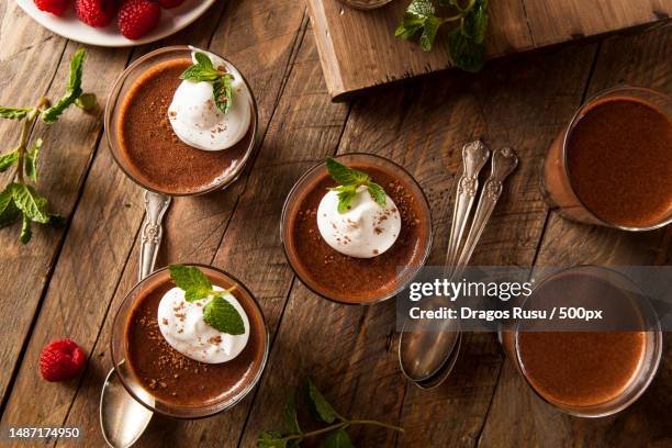 homemade dark chocolate mousse with whipped cream,romania - chocolate pudding foto e immagini stock