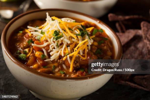 soutwestern santa fe soup with beans corn and cheese,romania - chili con carne stockfoto's en -beelden