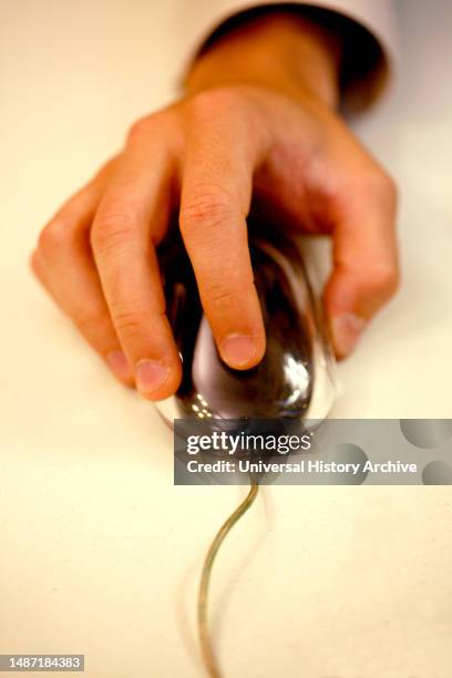 Small Hand Using Mouse Man Hand Using Mouse Photos and Premium High Res Pictures - Getty Images