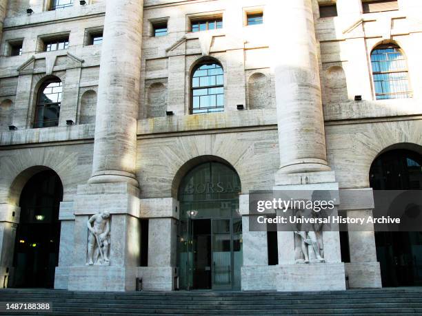 Borsa di milano, piazza affari, palazzo mezzanotte, milan, italy