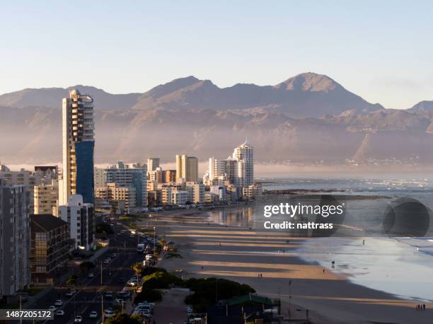 temprano en la mañana disparado sobre strand beach, cerca de ciudad del cabo. - república de sudáfrica fotografías e imágenes de stock