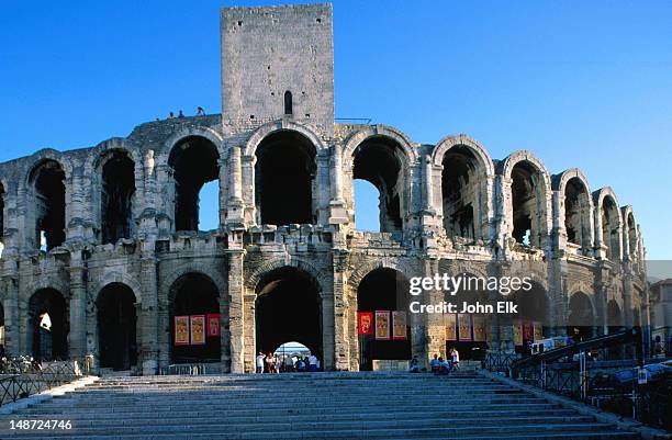 roman amphitheatres, known as les arenas, were built in the late 1st or early 2nd century, arles - arles stock-fotos und bilder