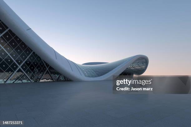 empty square front of modern architecture - aerodynamic stock pictures, royalty-free photos & images