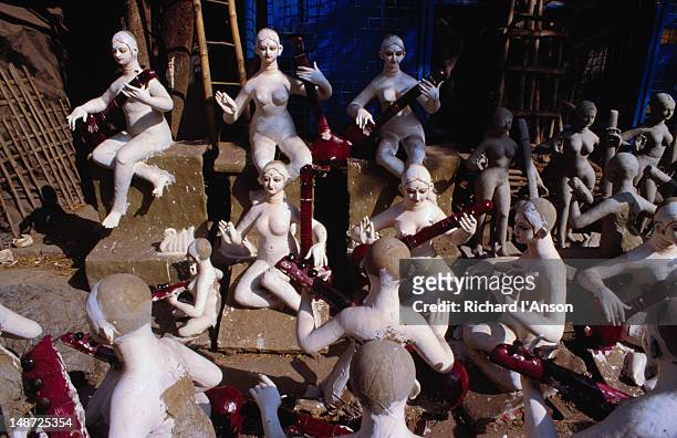 statues of saraswati, the hindu goddess of speech and learning outside a workshop in the artists quarter of kumartali, calcutta. - saraswati puja stock pictures, royalty-free photos & images