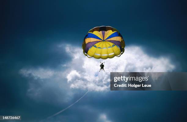 person parasailing over lake coeur d'alene. - parachuting stock pictures, royalty-free photos & images