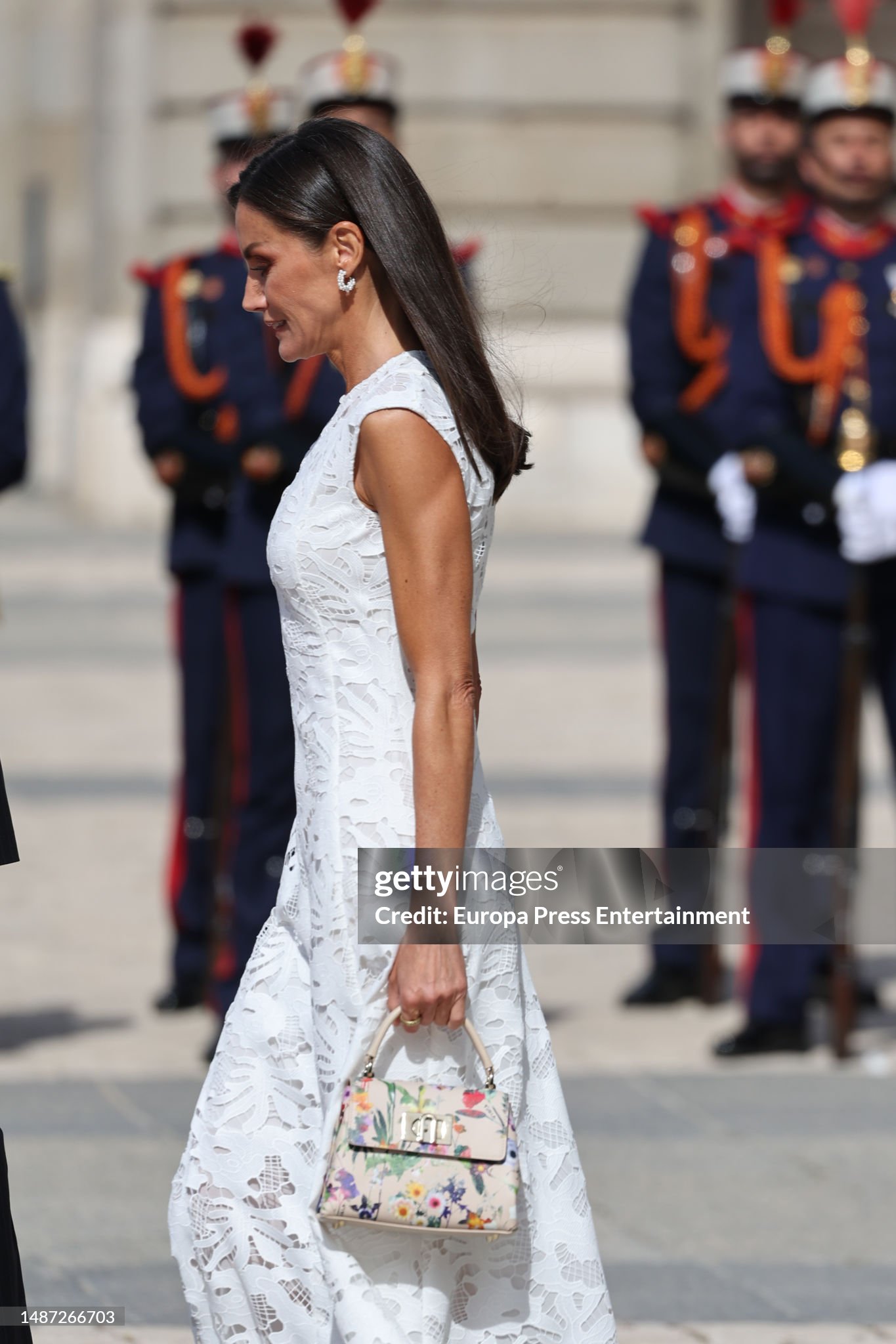 the-king-and-queen-of-spain-receive-the-president-of-colombia-and-the-first-lady-at-the-royal.jpg