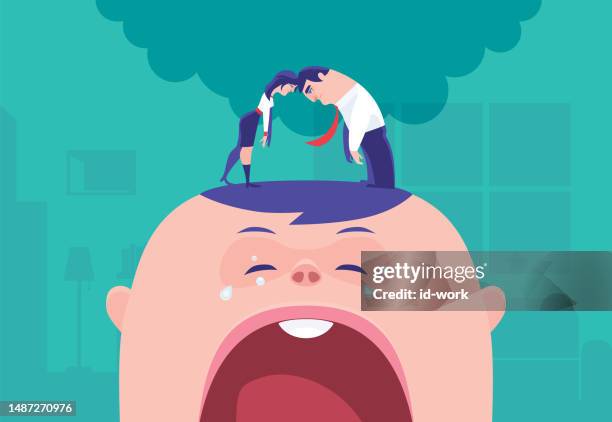 illustrations, cliparts, dessins animés et icônes de couple tête à tête debout sur une grosse tête de bébé qui pleure - man with head on table