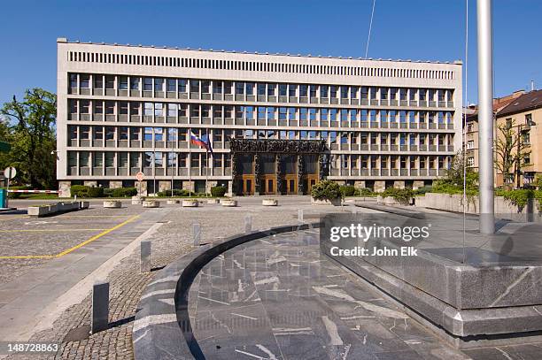 slovenian parliament building. - parlamentsgebäude regierungsgebäude stock-fotos und bilder