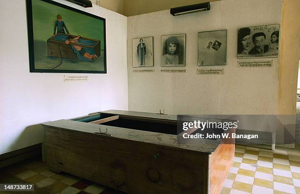 the water bath torture at s-21 or tuol sleng museum in phnom penh. known as the museum of genocidal crimes (s-21), the former school was used by the khmer rouge as a detention and torture centre throughout the regime. - cambodia genocide stock pictures, royalty-free photos & images