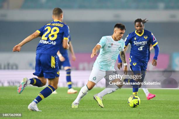 Lautaro Martinez of FC Internazionale runs with the ball during the Serie A match between Hellas Verona and FC Internazionale at Stadio Marcantonio...