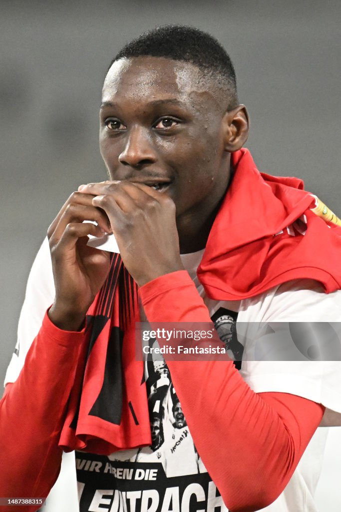 Randal Kolo Muani of Eintracht Frankfurt celebrates at fulltime... News Photo Getty Images Randal Kolo Muani of Eintracht Frankfurt celebrates at fulltime... News Photo Getty Images