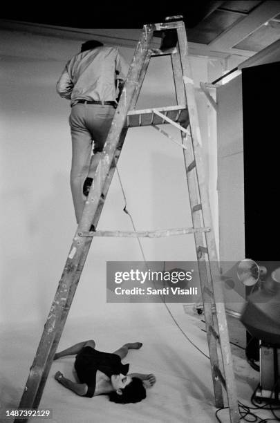 Richard Avedon prepares a shoot with Benedetta Barzini on April 10, 1967 in New York, New York.