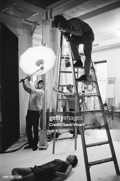 Richard Avedon prepares a shoot with Benedetta Barzini on April 10, 1967 in New York, New York.