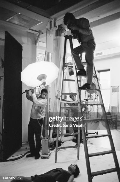 Richard Avedon prepares a shoot with Benedetta Barzini on April 10, 1967 in New York, New York.