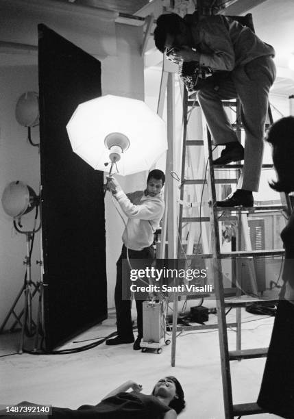 Richard Avedon prepares a shoot with Benedetta Barzini on April 10, 1967 in New York, New York.