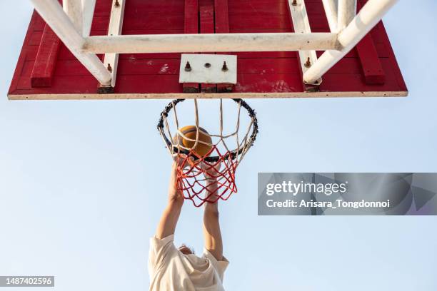 dunking - basketball player close up stock pictures, royalty-free photos & images