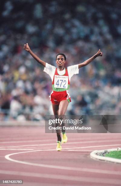 Derartu Tulu of Ethiopia wins the Women's 10000 meters race of the Athletics competition at the 1992 Summer Olympics on August 7, 1992 at the...