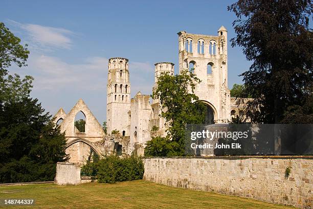 eglise notre dame, jumieges abbey. - haute normandie 個照片及圖片檔