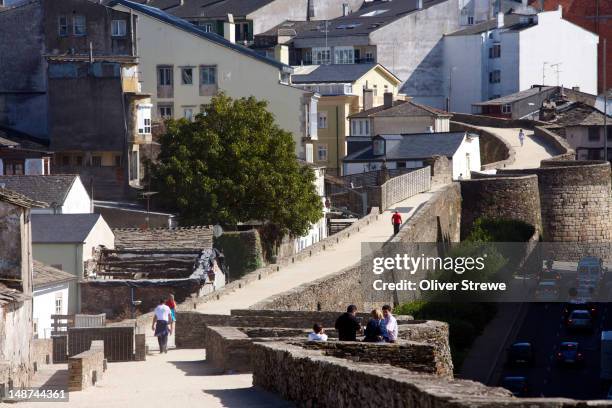 3rd century roman wall around the old city. - lugo city stock pictures, royalty-free photos & images
