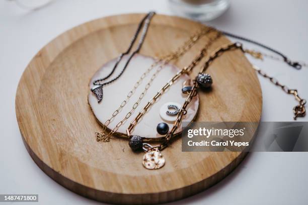 earrings jewelry on wooden surface.blogger.fashion - caixa de joias - fotografias e filmes do acervo