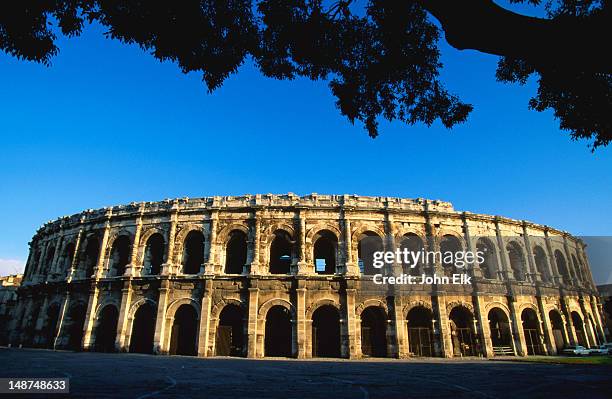 roman amphitheatres, known as arenas in nimes, were built around 100ad and seated 24,000 spectators and are the best preserved than any other in france - nîmes fotografías e imágenes de stock