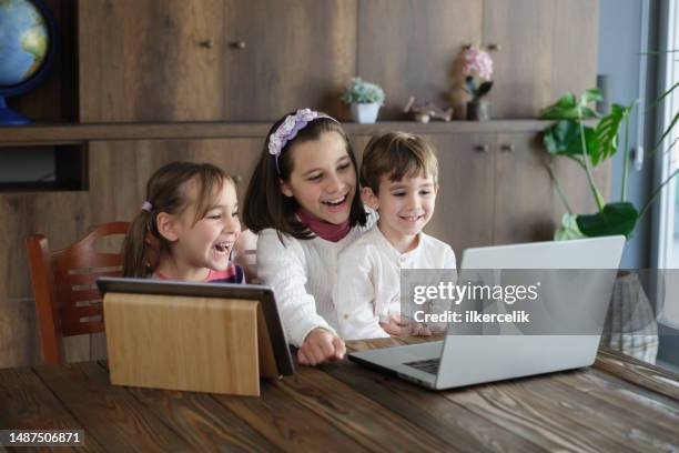 Tween Playing Video Games Photos and Premium High Res Pictures - Getty ...