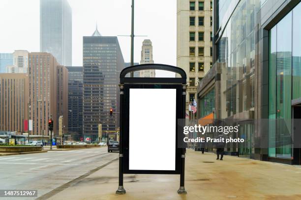 white mock up blank vertical billboard on the city street for advertisement in chicago, illinois, usa - billboard bus stockfoto's en -beelden