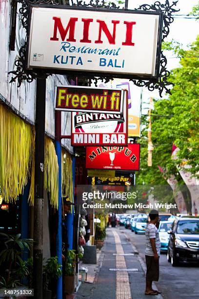 mini restaurant, jalan legian. - kuta stock pictures, royalty-free photos & images