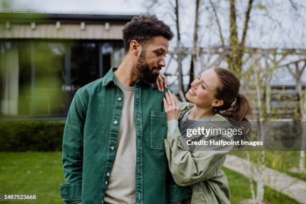 young multiracial couple enjoying together time. - amor a primera vista fotografías e imágenes de stock
