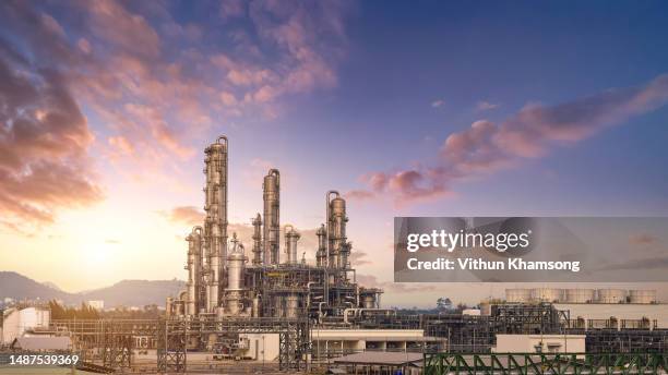 oil refinery and pipeline at industrial zone - gas refinery stock pictures, royalty-free photos & images