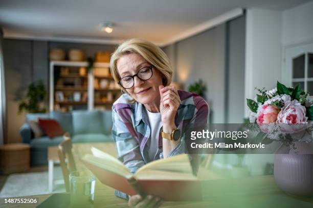 morning bliss, i love this quiet moment with a good book - woman reading book stock pictures, royalty-free photos & images